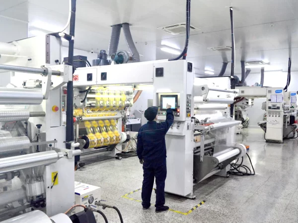 Solvent-free lamination machine